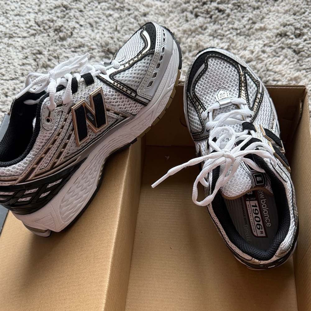 New Balance Silver and Black white gold 1906R size 6.5